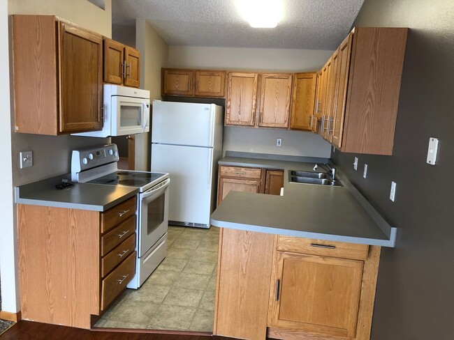 Building Photo - 3 Bed 2 Bath Twin Home