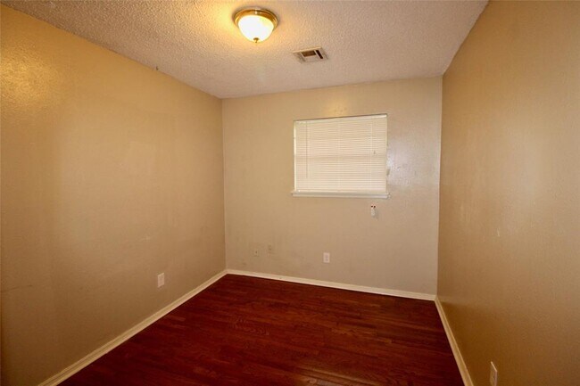 Building Photo - 2124 Allenhurst St