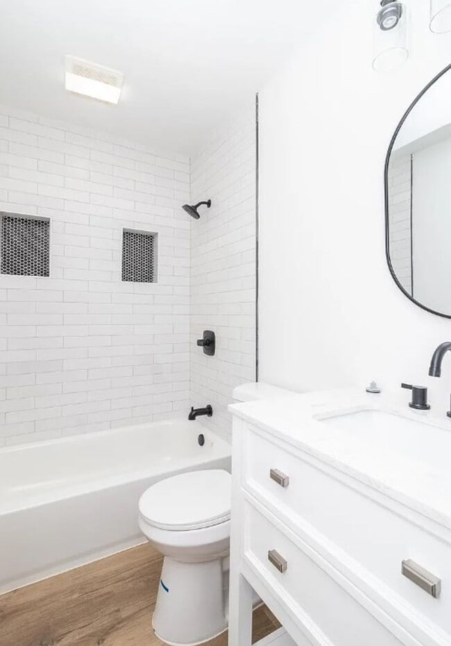 Building Photo - Newly Renovated 3 Bedroom 2 Bathroom Home