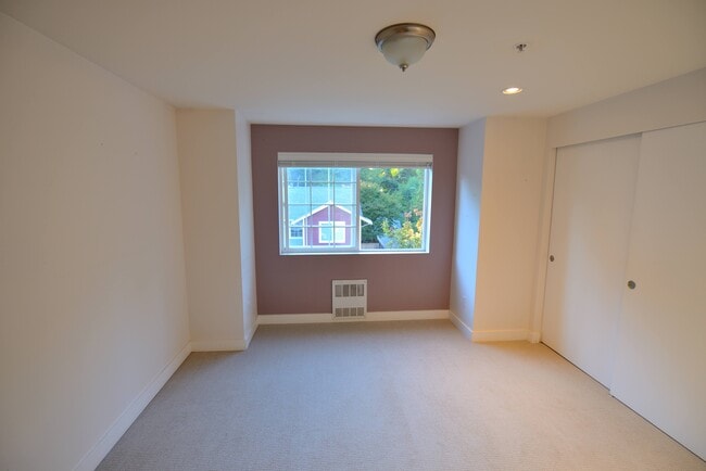 Building Photo - 14538-14512 12th Ave NE