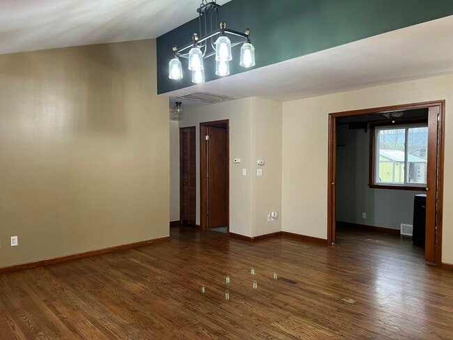 Building Photo - 1613 Jay Street