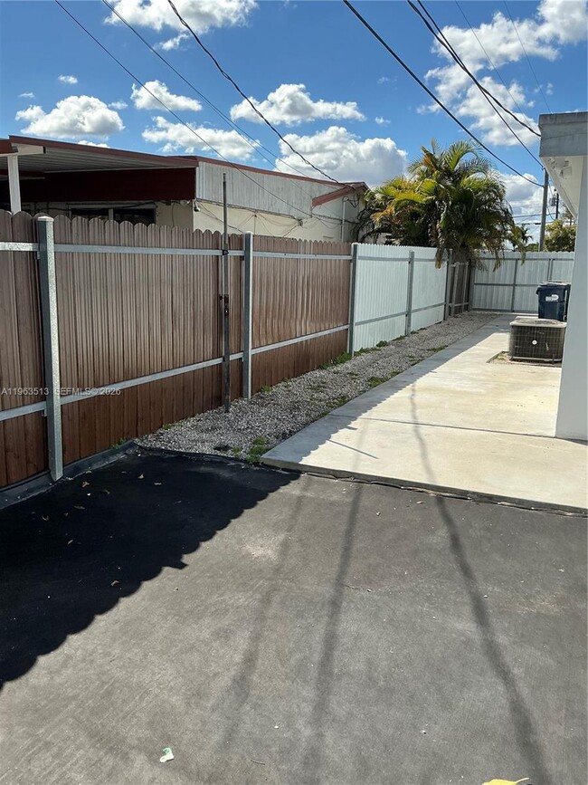 Building Photo - 14821 SW 104th Ave