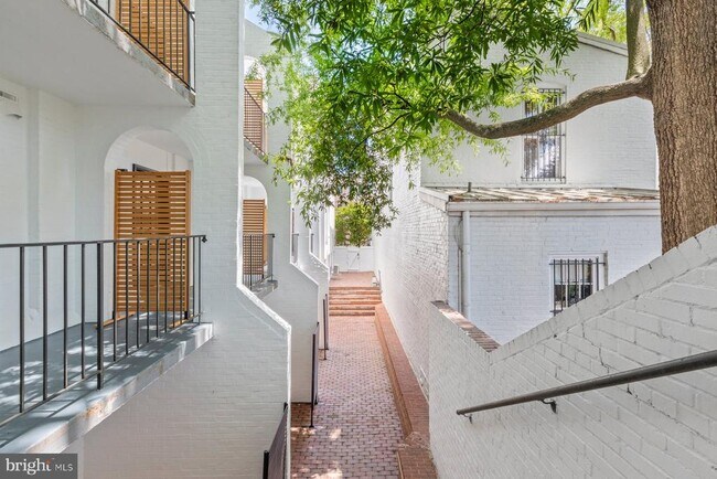 Building Photo - 207 S Patrick St