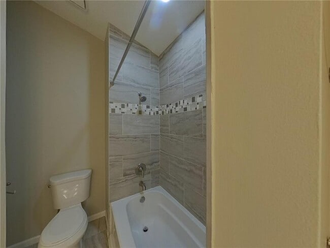 Building Photo - 4448 Hamilton Dr