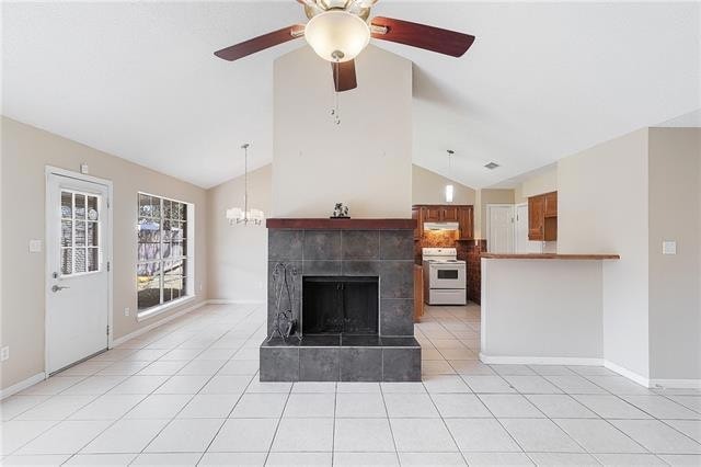 Building Photo - 1402 Shakespeare Ct