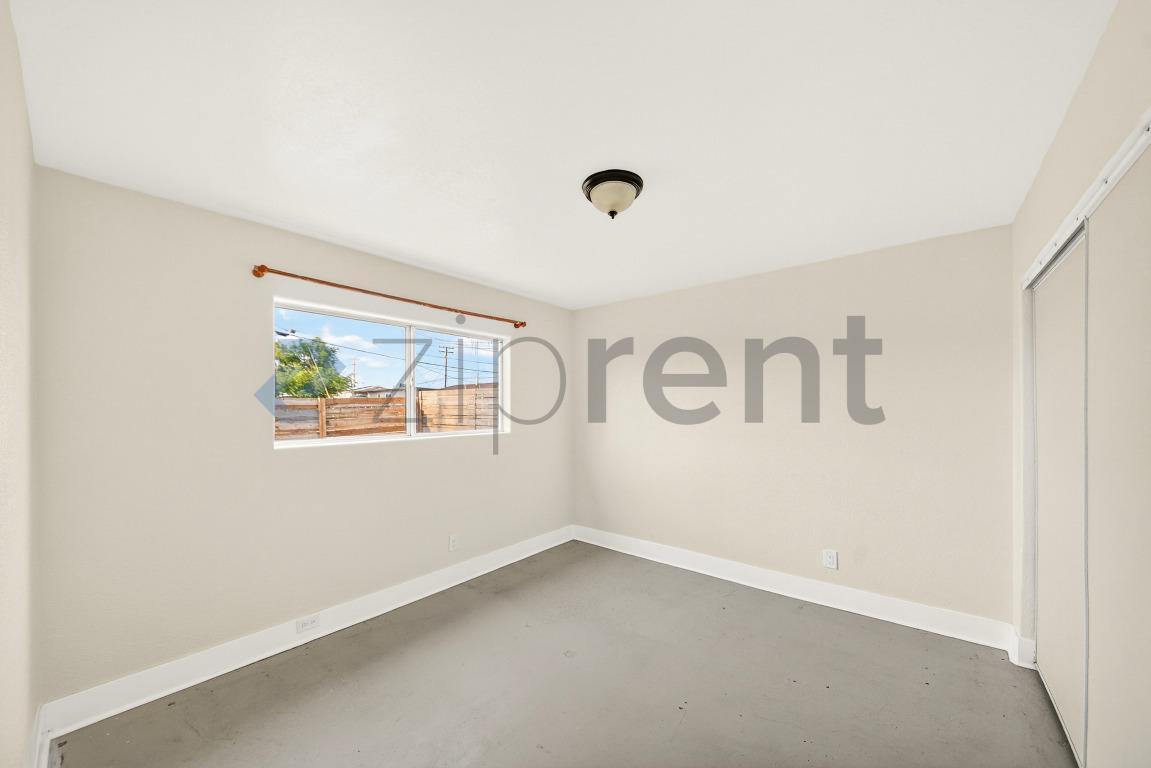 Building Photo - Unit