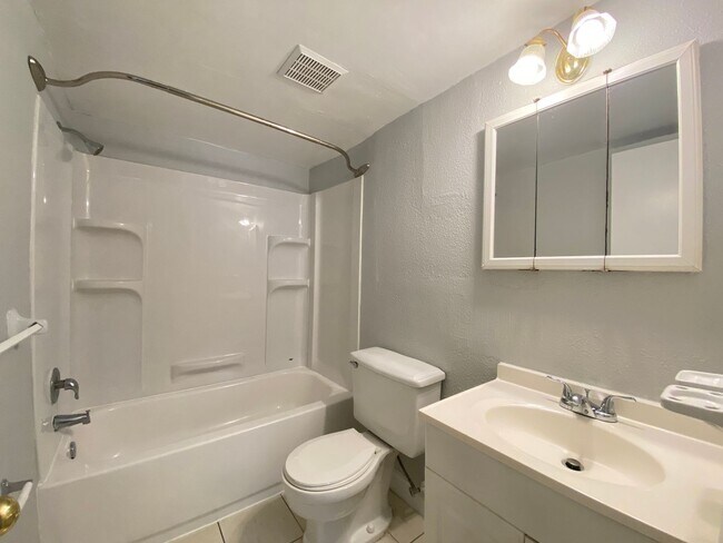 Building Photo - 1BD/1BA Apartment off Curry Ford in Henley...