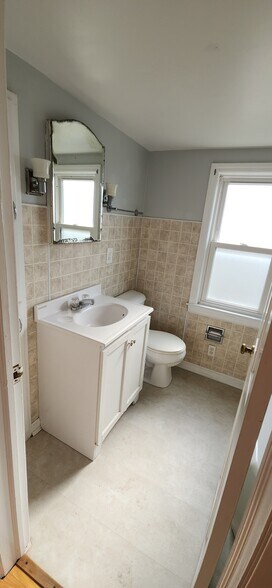 Main bath - 104 E 2nd St