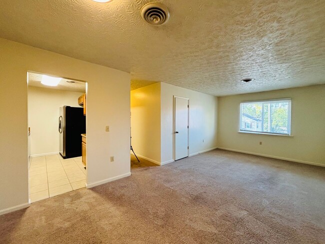 Building Photo - *Available Now - 4 and 3 Person Rates Avai...