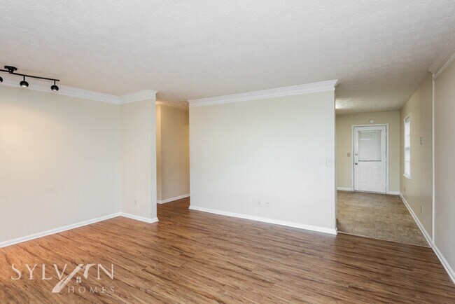 Building Photo - Enjoy one-level living in this 2 bedroom, ...