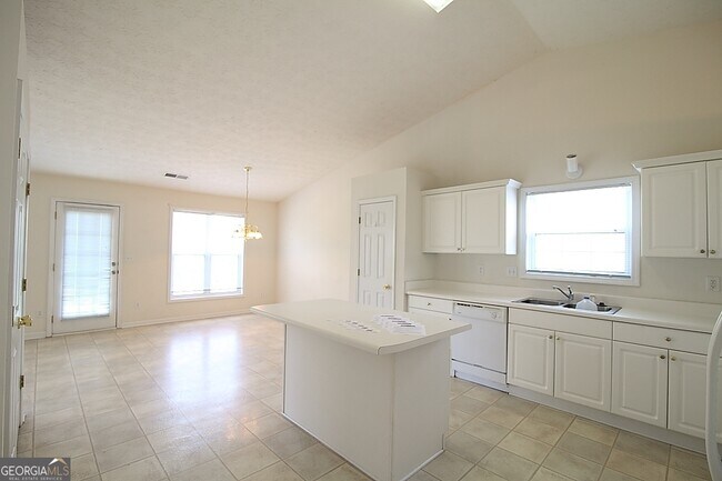 Building Photo - 3230 Kylay Ct NE