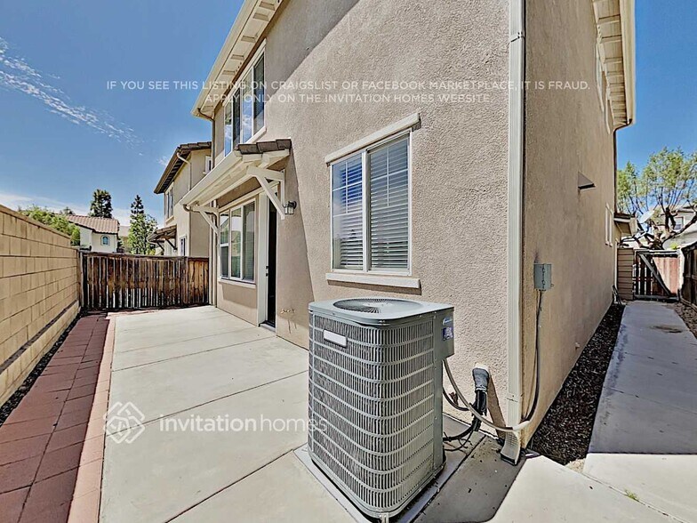 Building Photo - 35870 Crickhowell Ave