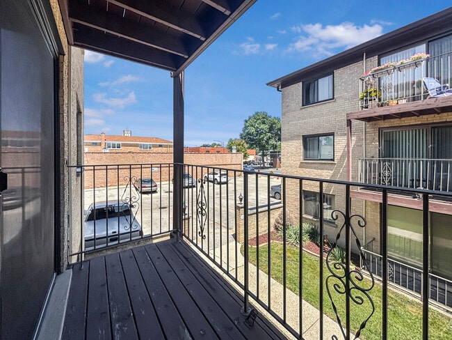 Building Photo - 7214 W Wrightwood Ave