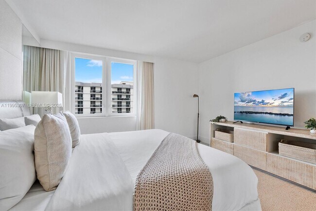 Building Photo - 102 24th St