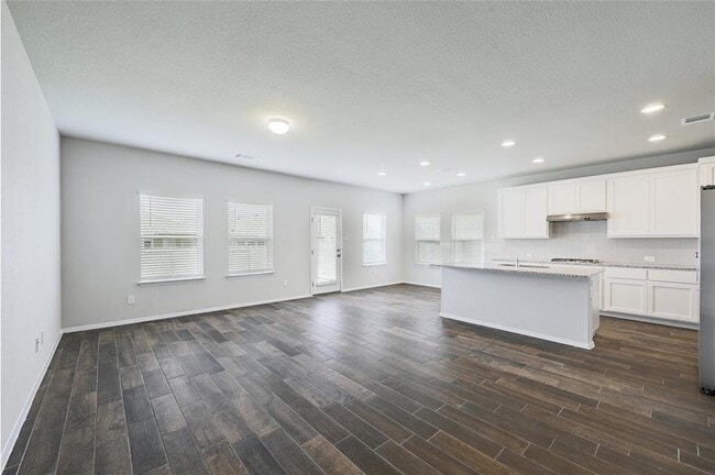 Building Photo - 215 Desperado Dr