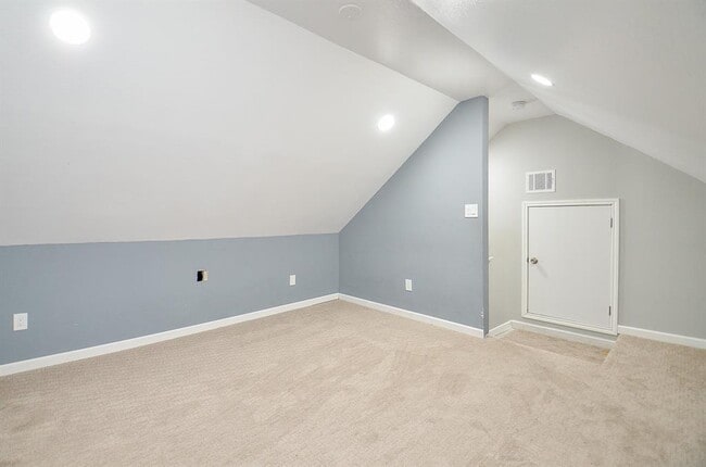 Building Photo - 2706 Sledge St