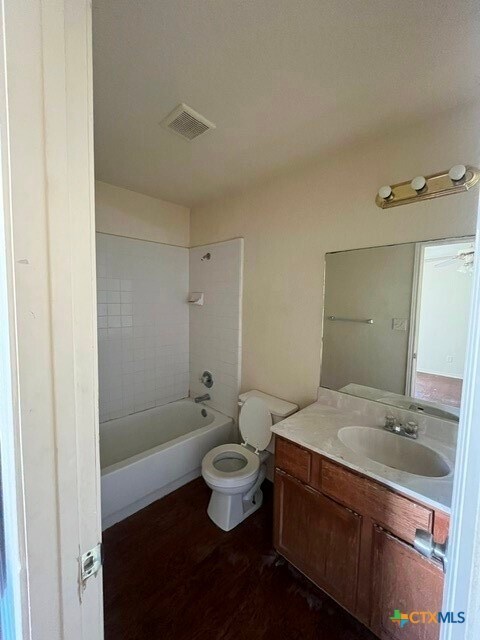 Building Photo - 2802 Cantabrian Dr