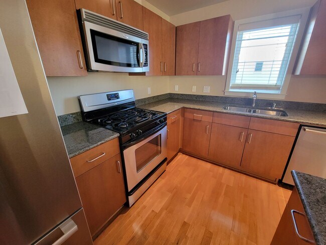 Building Photo - Luxury, Spacious 1 bedroom Apartment in Boulder at the Famous Peloton