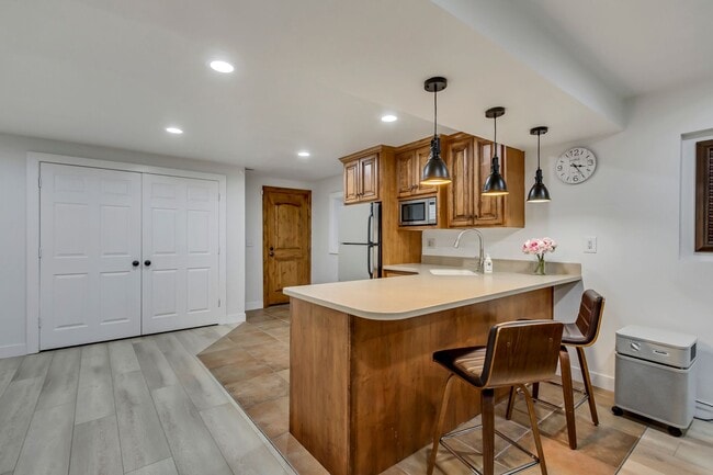 Building Photo - Beautiful 5-Bedroom Home in Sandy!