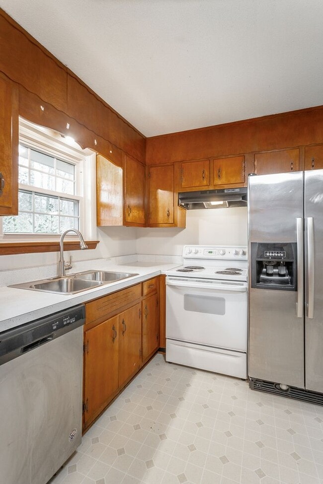 Building Photo - 3 Bedroom · 2 Bath Home in East Brainerd Near Hamilton Place