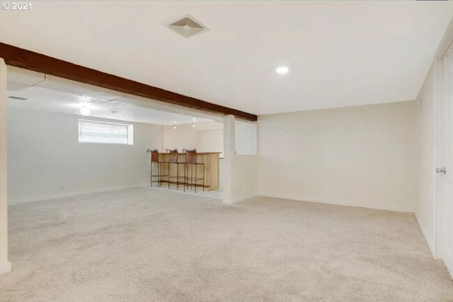 Building Photo - Tree House