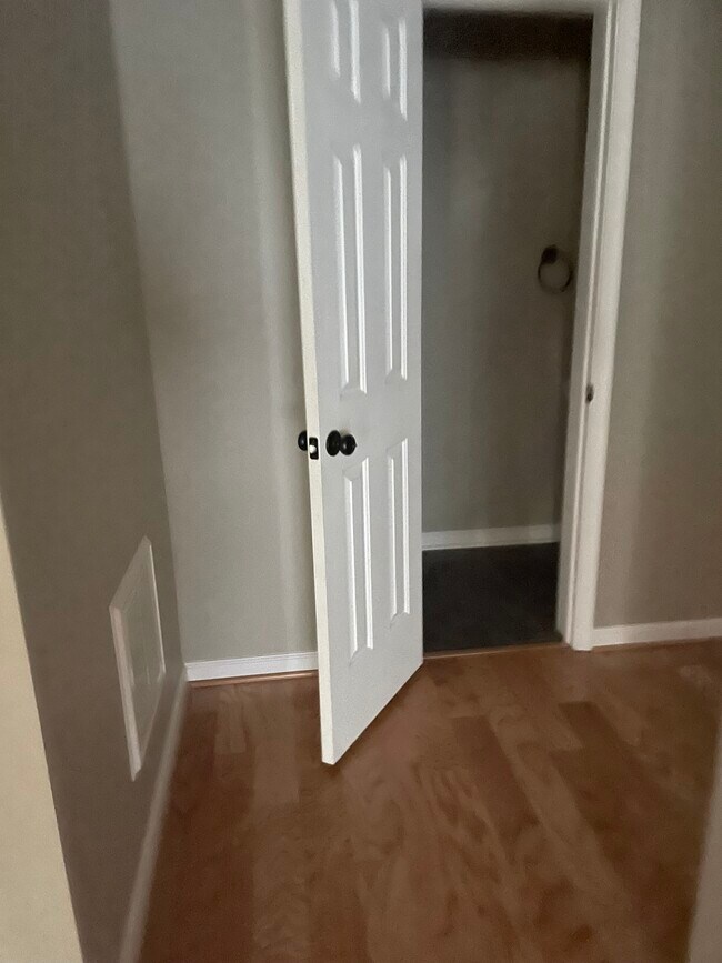 Building Photo - 696 Wyndhurst Dr