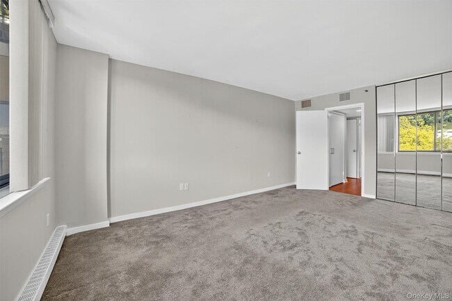 Building Photo - 25 Rockledge Ave