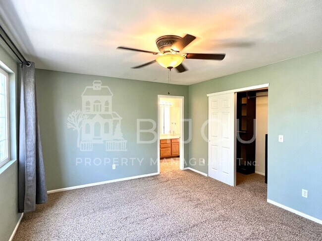 Building Photo - 3739 Range Dr