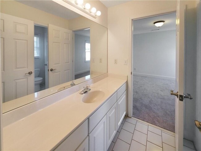 Building Photo - 136 Crumley St SE