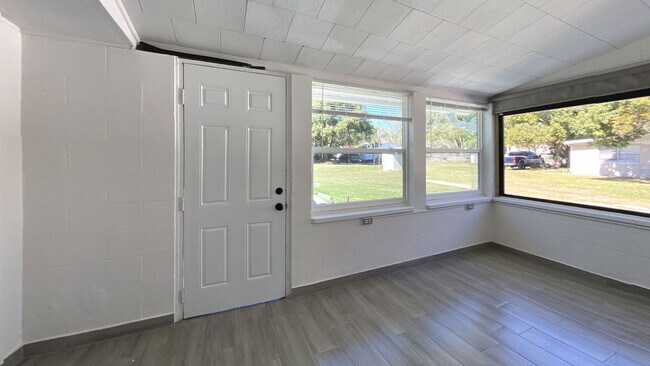 Building Photo - 1512 N Chickasaw Trail