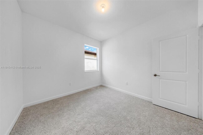 Building Photo - 2448 SE 27th Terrace