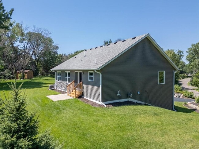 Building Photo - 85 Maple Island Rd
