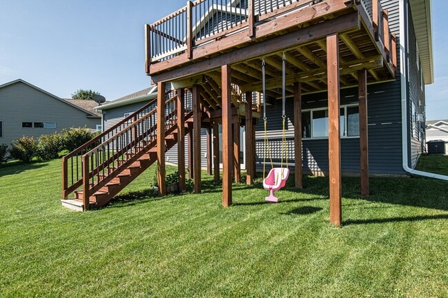 Building Photo - Gorgeous, spacious home on beautiful count...