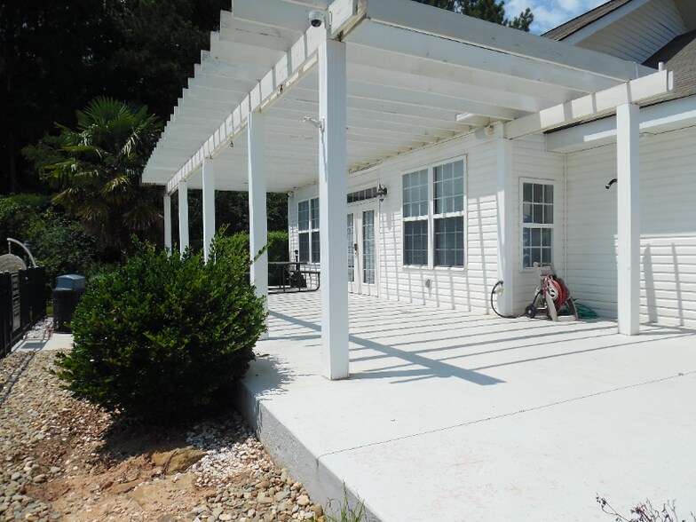 Building Photo - 118 University Village Dr