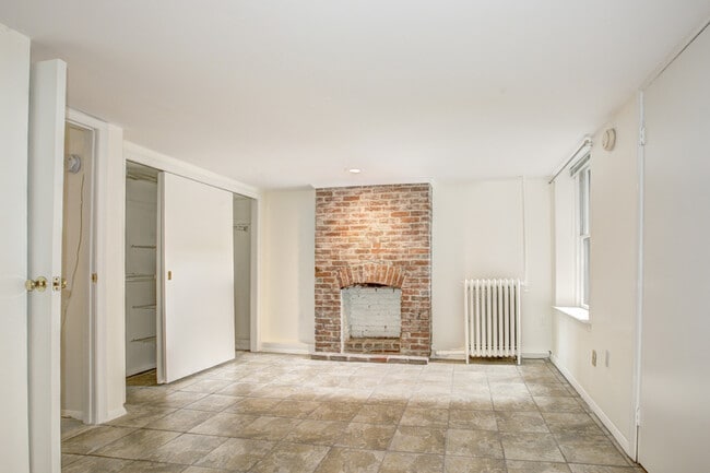 Building Photo - 1217 1/2 Independence Ave SE-