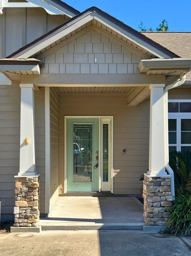 Building Photo - 4/2 with access to amenities, close to base!!