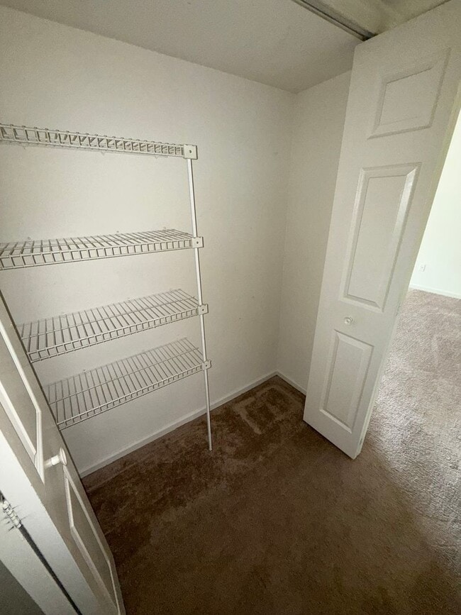 Building Photo - 2 Bed 2 Bath Condo in Council Rock School ...