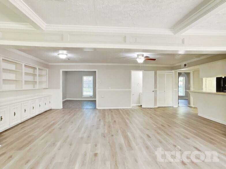 Building Photo - 2307 Hilton Head Dr
