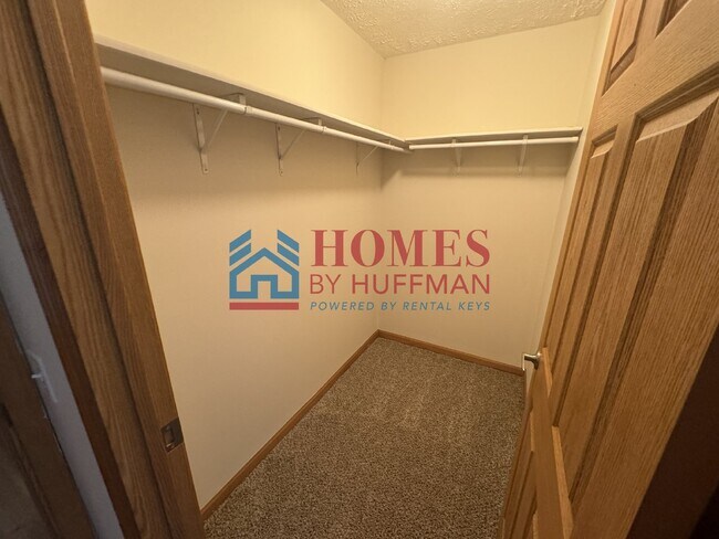 Building Photo - Three Bedroom Townhouse | Two Bath | Chandler