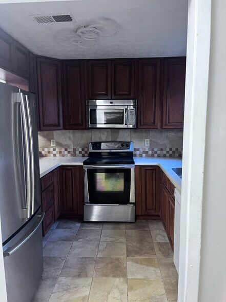 Building Photo - 2288 Paces Ferry Rd SE