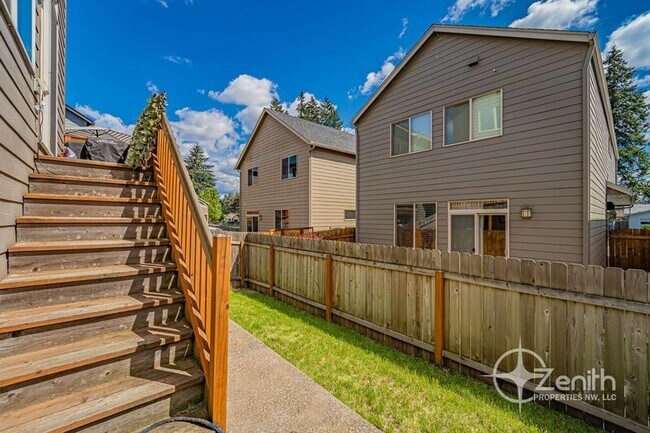 Building Photo - 5921 NE 48th St