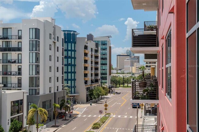 Building Photo - 1208 E Kennedy Blvd