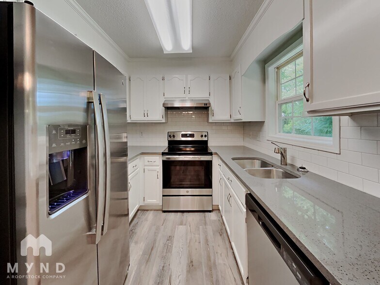 Building Photo - 2443 Hawk Ridge Dr