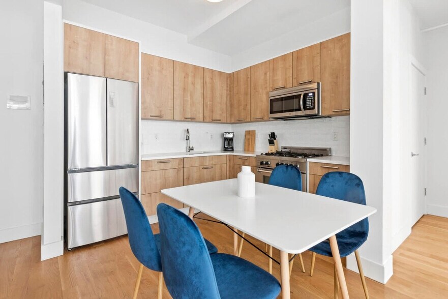 Building Photo - 517 W 45th St