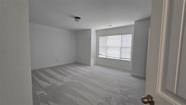 Building Photo - 2275 Copper Trail Ln NE