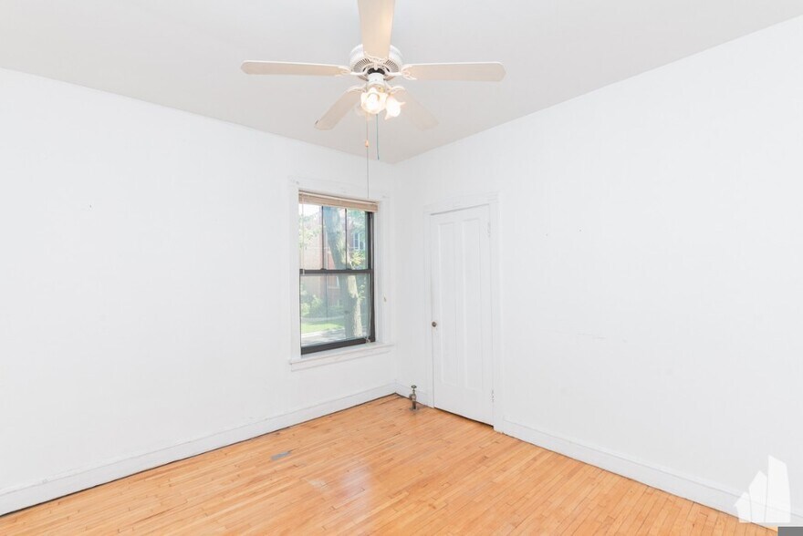 Building Photo - 2253 W Argyle St