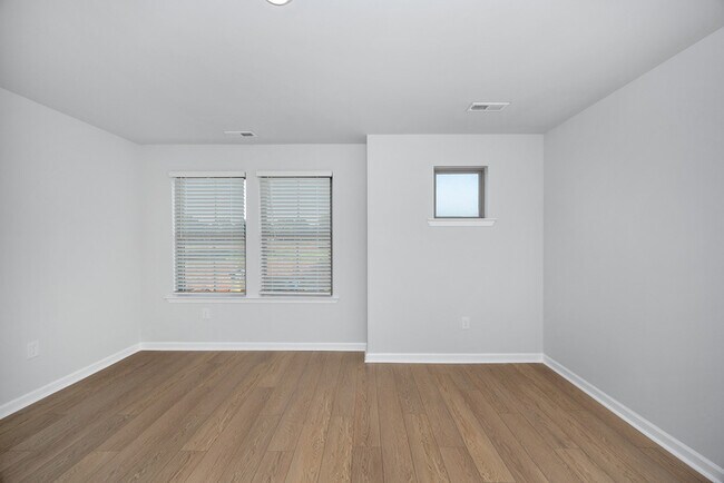 Building Photo - 147 Wolfe Ln