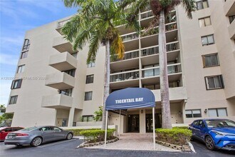 Building Photo - 2715 Tigertail Ave