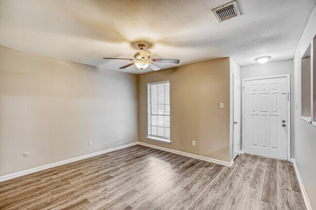 Building Photo - 18742 Glen Briar Ln