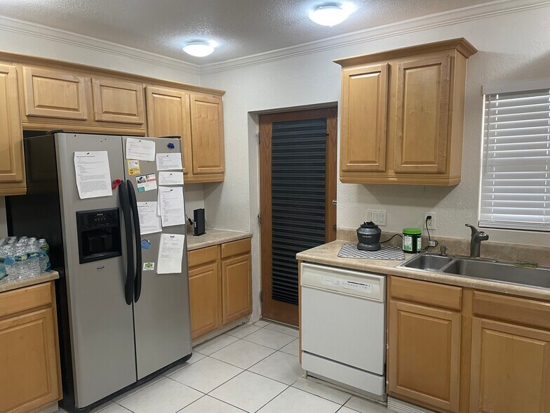 Building Photo - 323 Wildwood Way